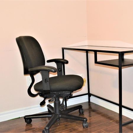 Beautiful And Spacious Basement Apartment Brampton Bagian luar foto