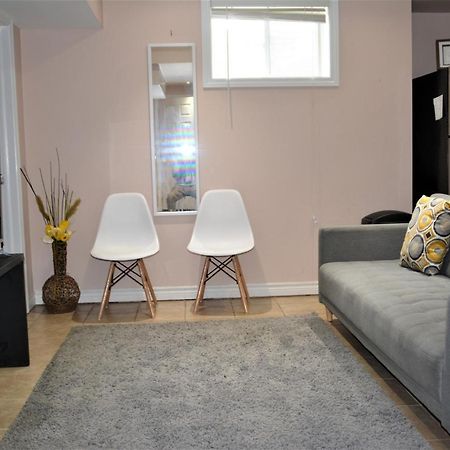 Beautiful And Spacious Basement Apartment Brampton Bagian luar foto