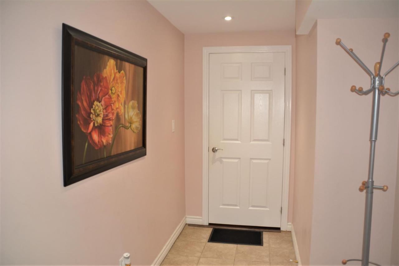 Beautiful And Spacious Basement Apartment Brampton Bagian luar foto