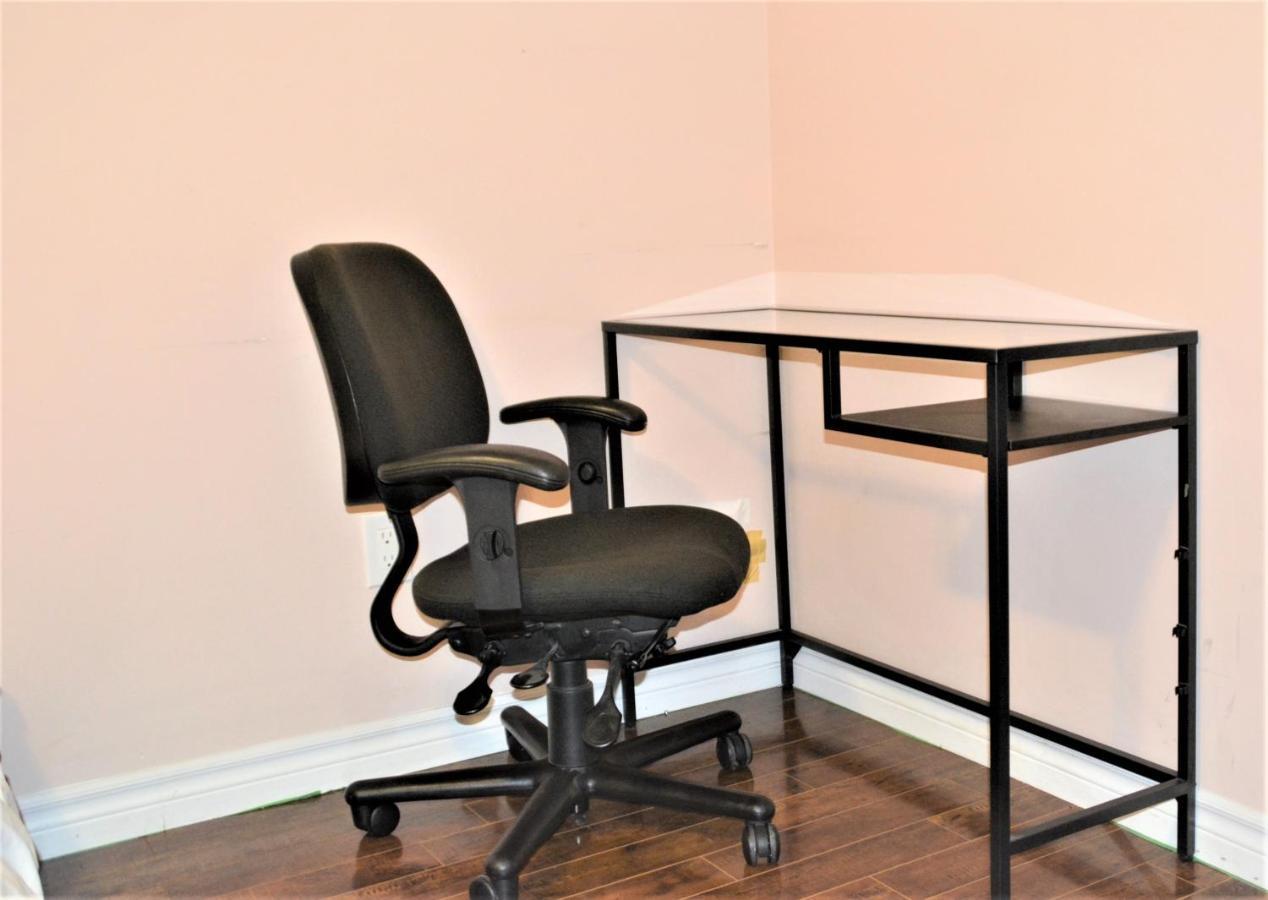 Beautiful And Spacious Basement Apartment Brampton Bagian luar foto
