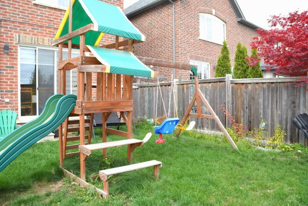 Beautiful And Spacious Basement Apartment Brampton Bagian luar foto