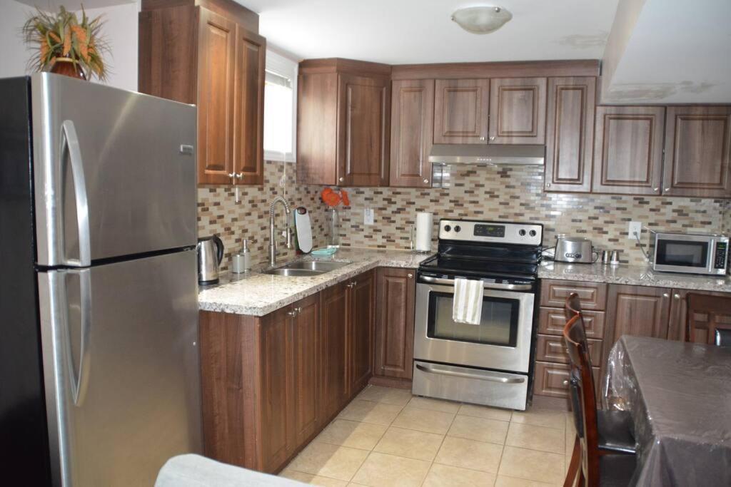 Beautiful And Spacious Basement Apartment Brampton Bagian luar foto