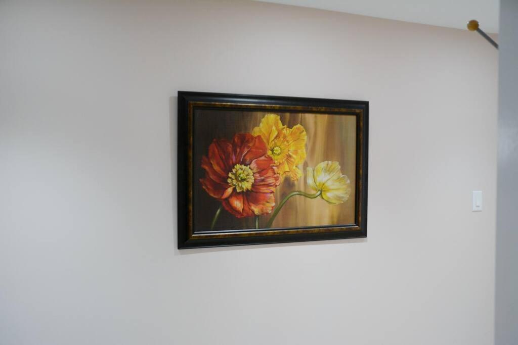 Beautiful And Spacious Basement Apartment Brampton Bagian luar foto