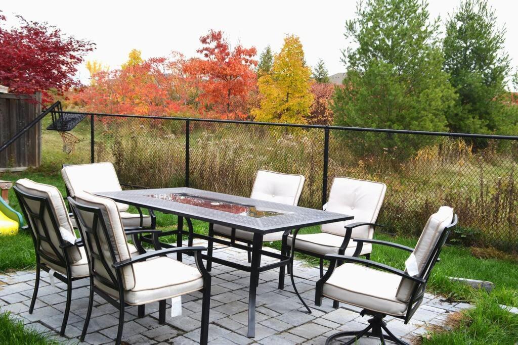 Beautiful And Spacious Basement Apartment Brampton Bagian luar foto