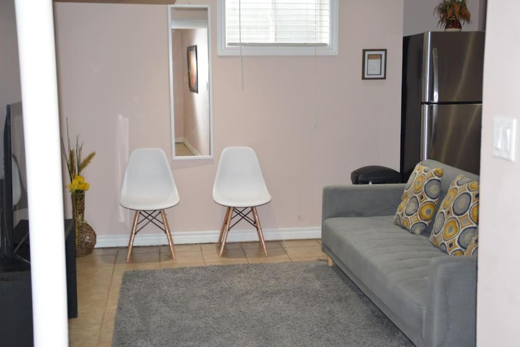 Beautiful And Spacious Basement Apartment Brampton Bagian luar foto