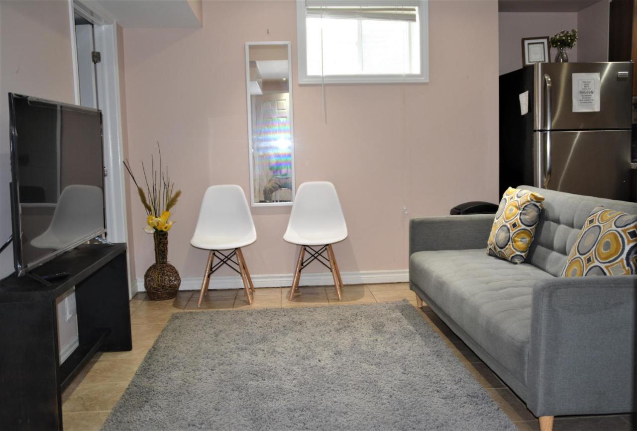 Beautiful And Spacious Basement Apartment Brampton Bagian luar foto