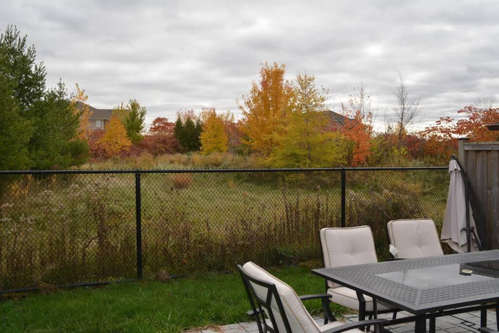 Beautiful And Spacious Basement Apartment Brampton Bagian luar foto