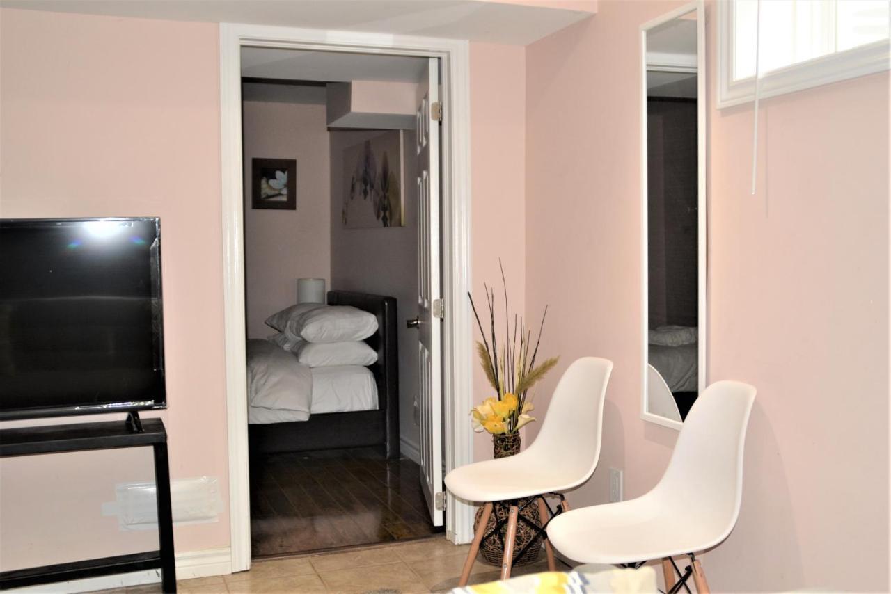 Beautiful And Spacious Basement Apartment Brampton Bagian luar foto