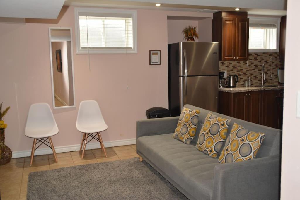 Beautiful And Spacious Basement Apartment Brampton Bagian luar foto