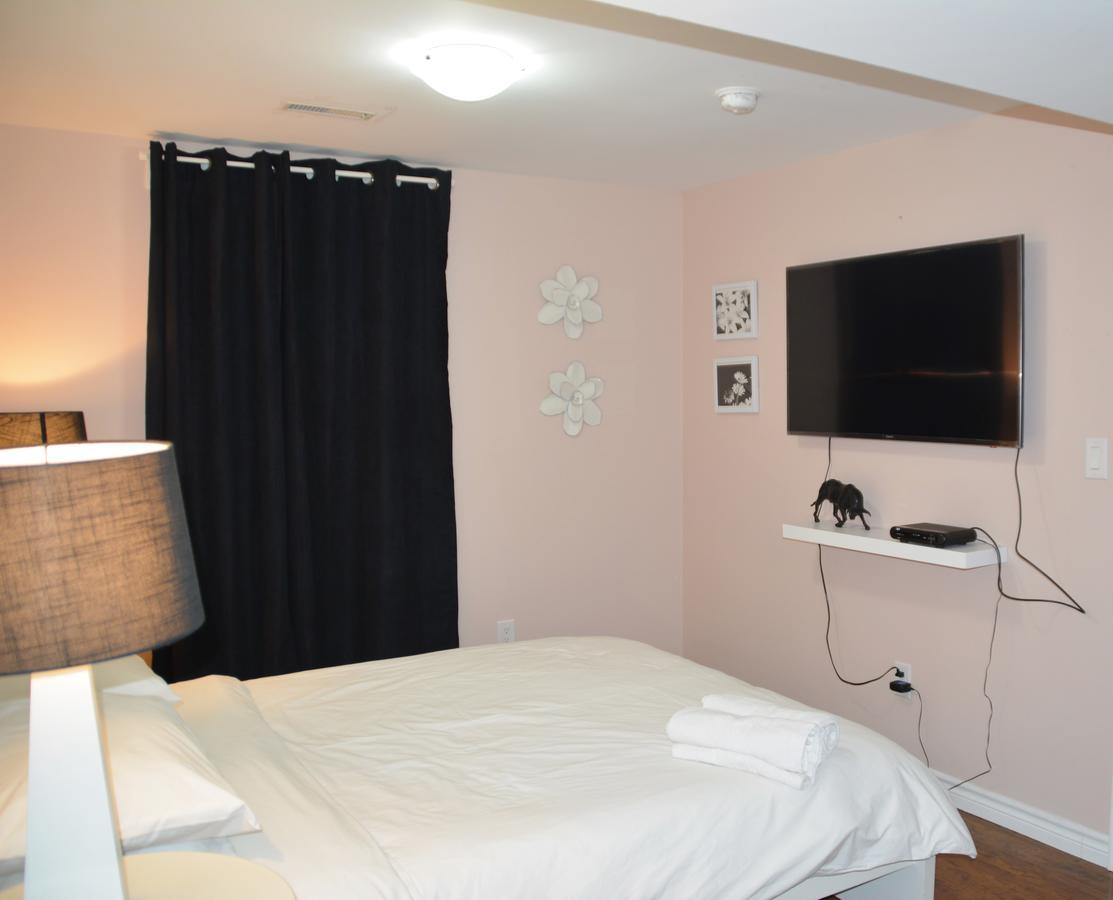 Beautiful And Spacious Basement Apartment Brampton Bagian luar foto