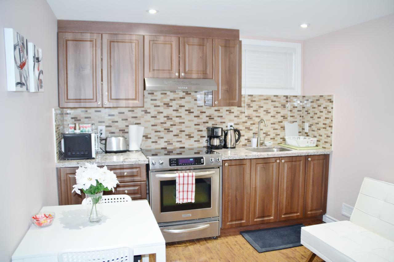 Beautiful And Spacious Basement Apartment Brampton Bagian luar foto