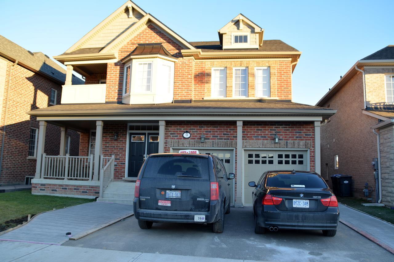 Beautiful And Spacious Basement Apartment Brampton Bagian luar foto
